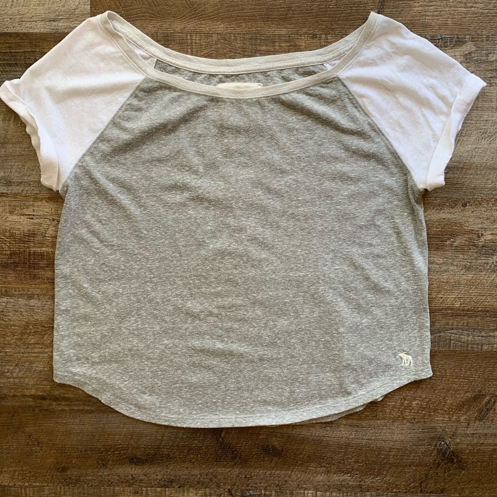 A&F WMNs L Gray Ragland White Short Sleeve Top